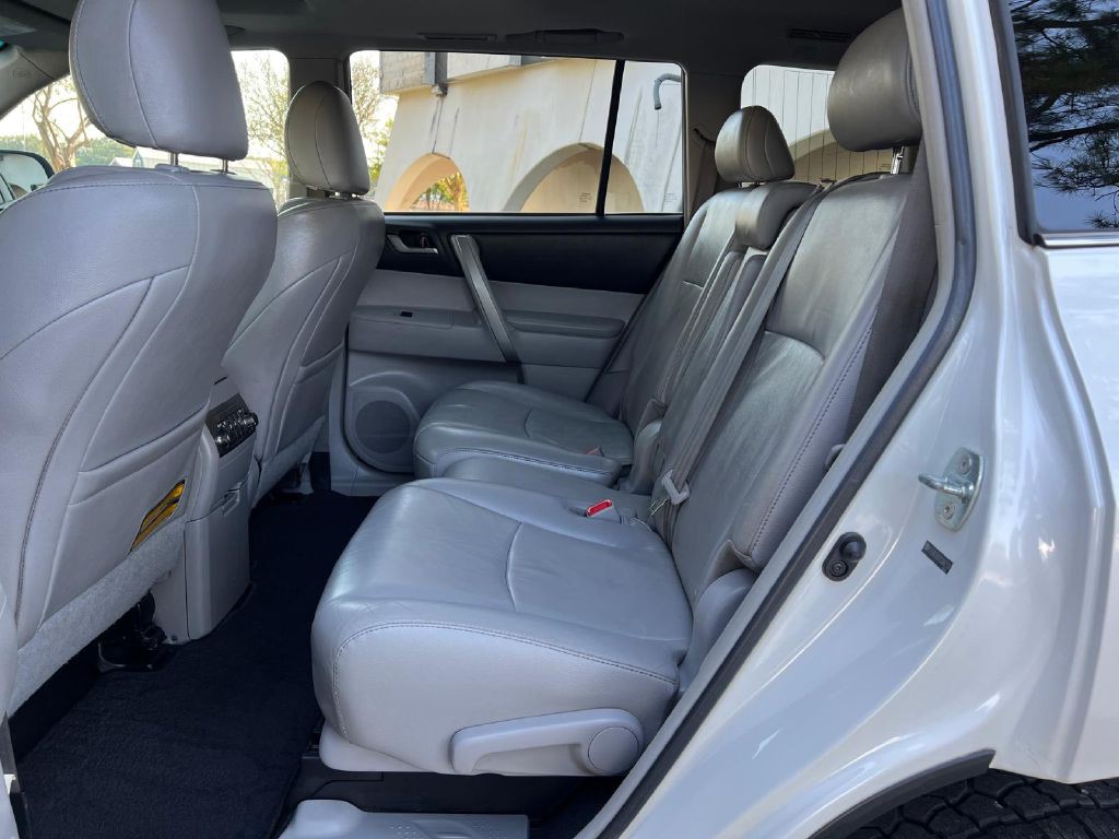 2012 Toyota Highlander Image 12