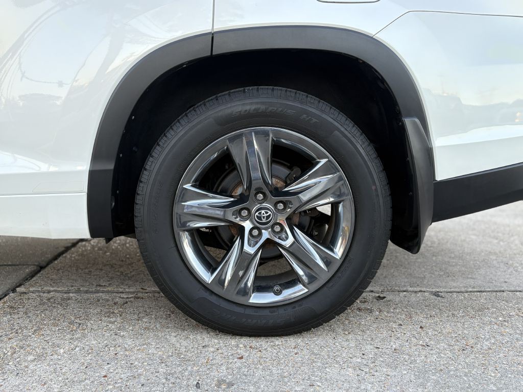 2018 Toyota Highlander Image 6