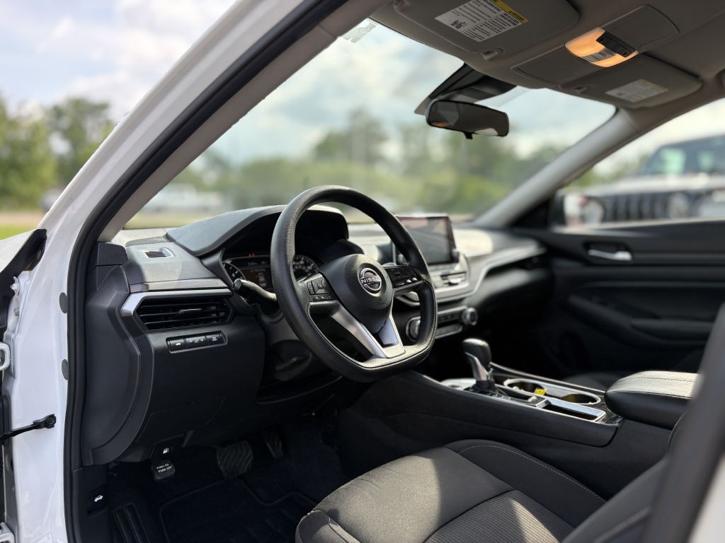 2024 Nissan Altima Image 8