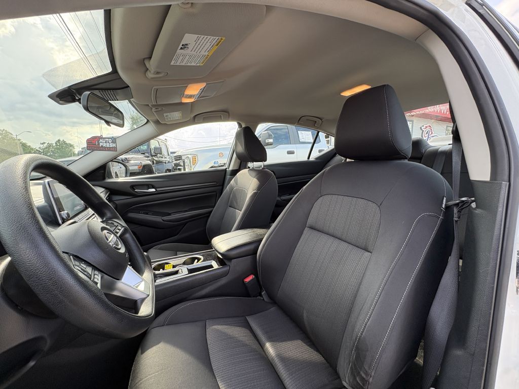 2024 Nissan Altima Image 9
