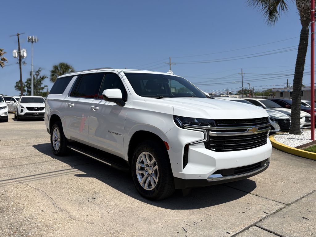 2022 Chevrolet Suburban Image 3