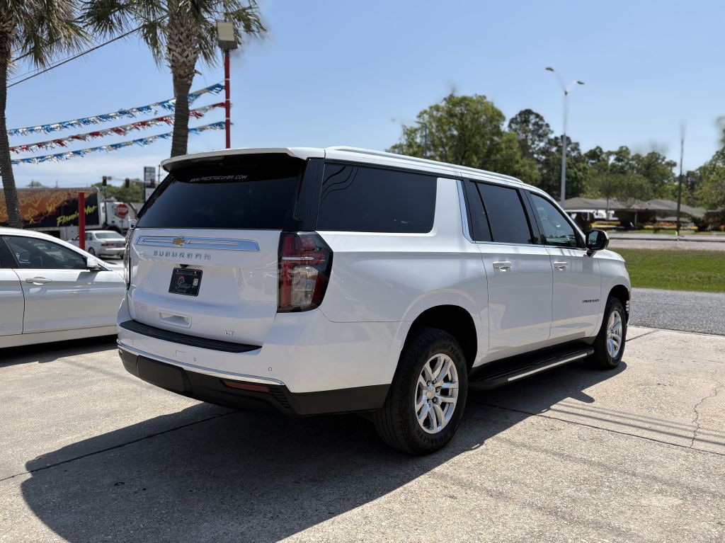 2022 Chevrolet Suburban Image 4