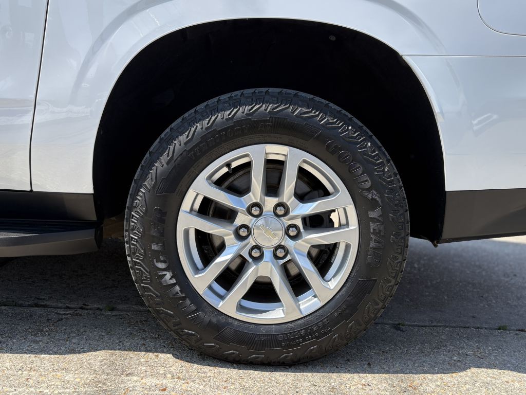 2022 Chevrolet Suburban Image 6