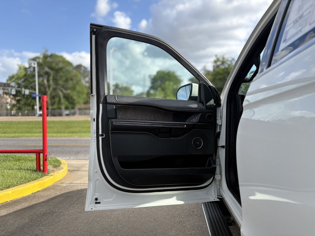2021 Ford Expedition Image 8