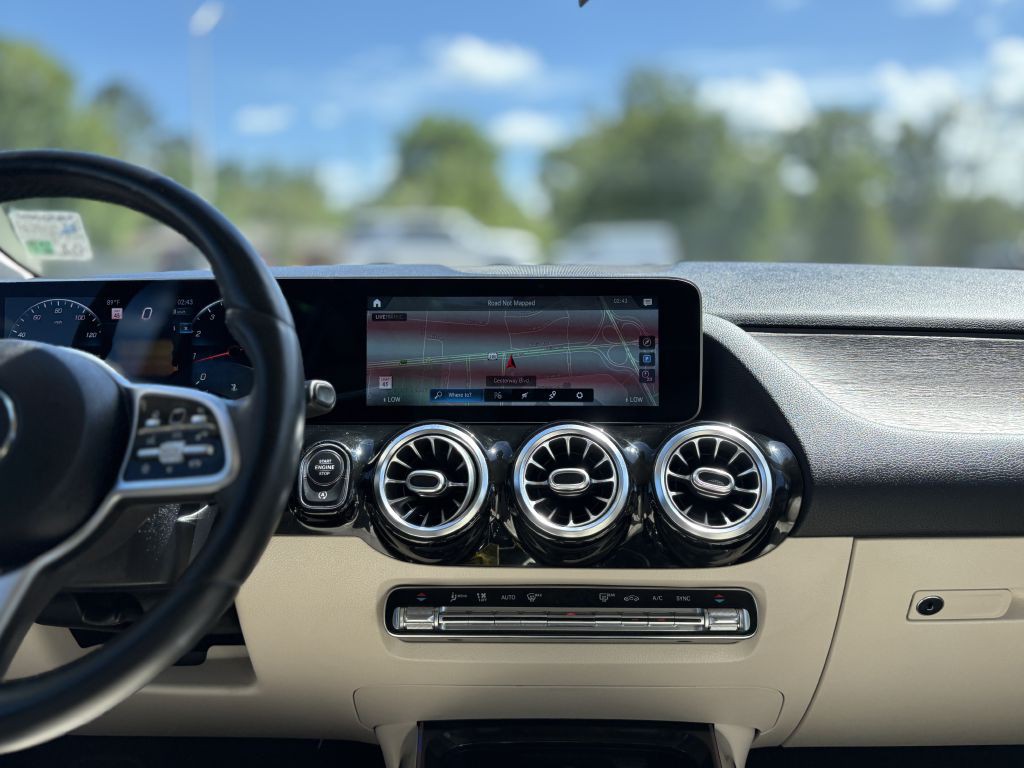 2021 Mercedes-Benz GLA-Class Image 12