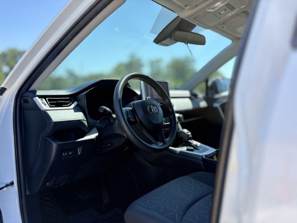 2023 Toyota Rav4 Image 8