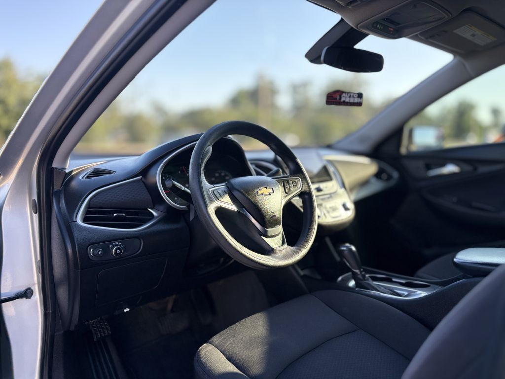 2019 Chevrolet Malibu Image 8