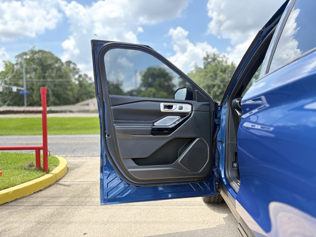 2021 Ford Explorer Image 8
