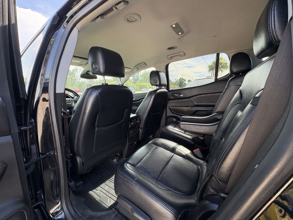 2022 GMC Acadia Image 10