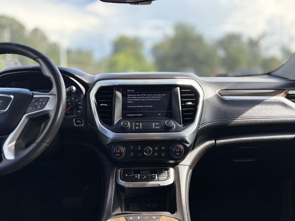 2022 GMC Acadia Image 13