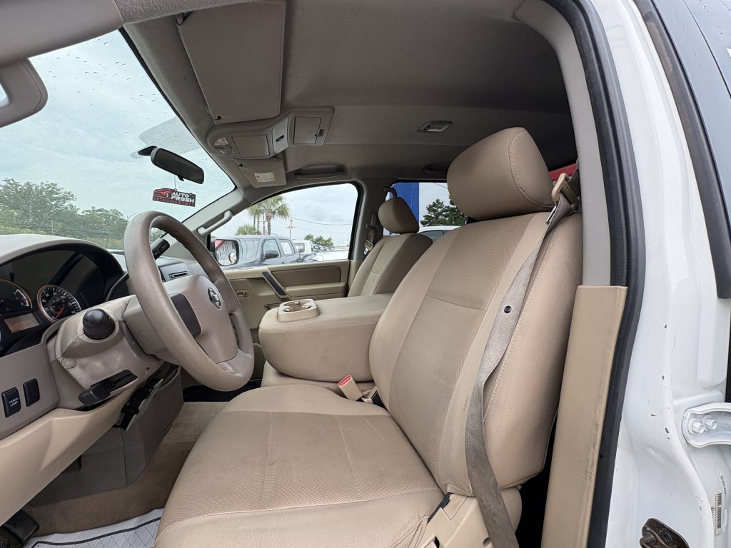 2012 Nissan Titan Image 9