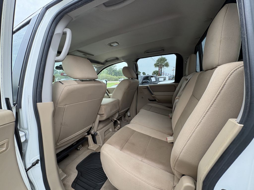 2012 Nissan Titan Image 10