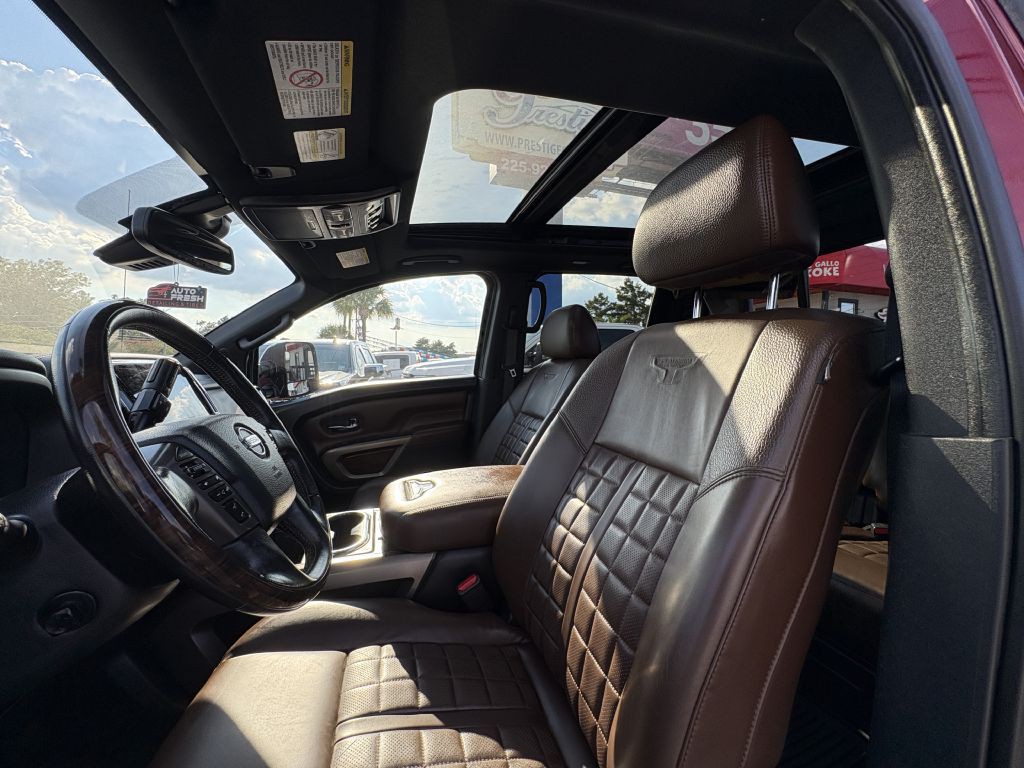 2021 Nissan Titan Image 10