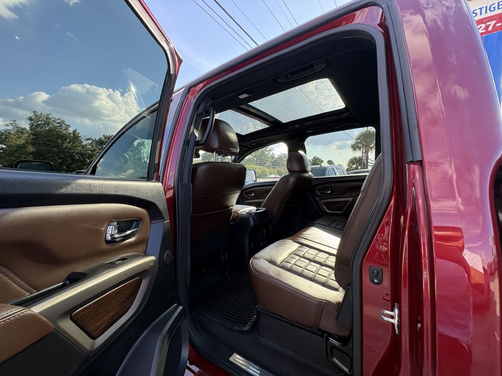 2021 Nissan Titan Image 12