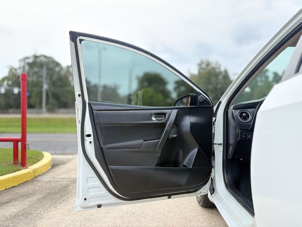 2017 Toyota Corolla Image 7