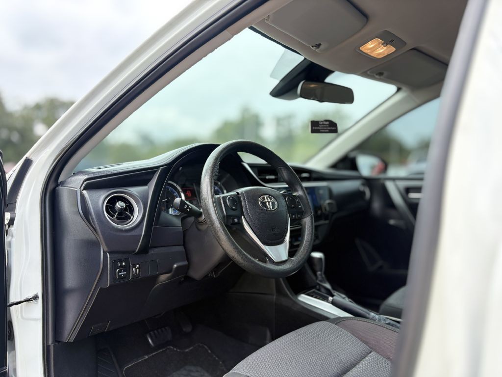 2017 Toyota Corolla Image 8