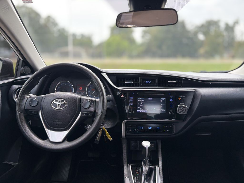 2017 Toyota Corolla Image 11