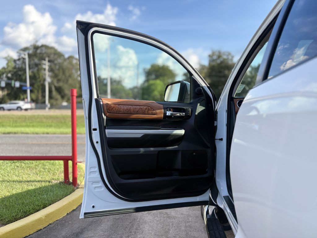 2020 Toyota Tundra Image 9
