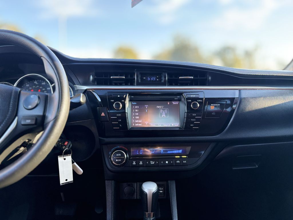 2016 Toyota Corolla Image 12