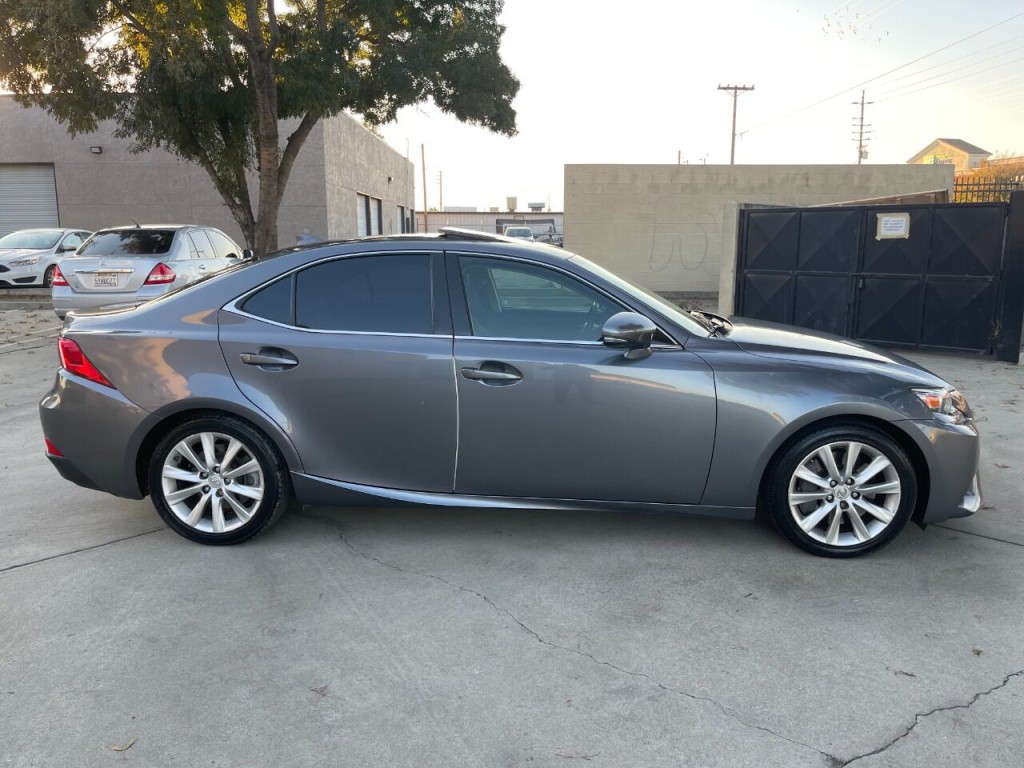 2016 Lexus IS 200t Image 54