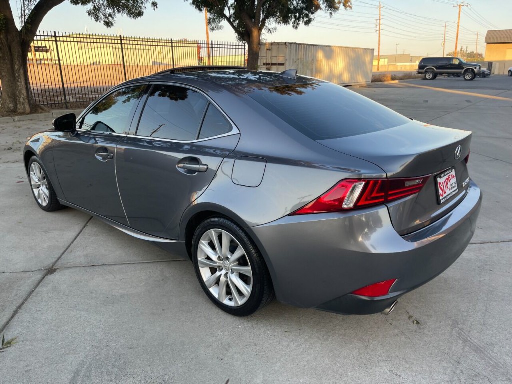 2016 Lexus IS 200t Image 57
