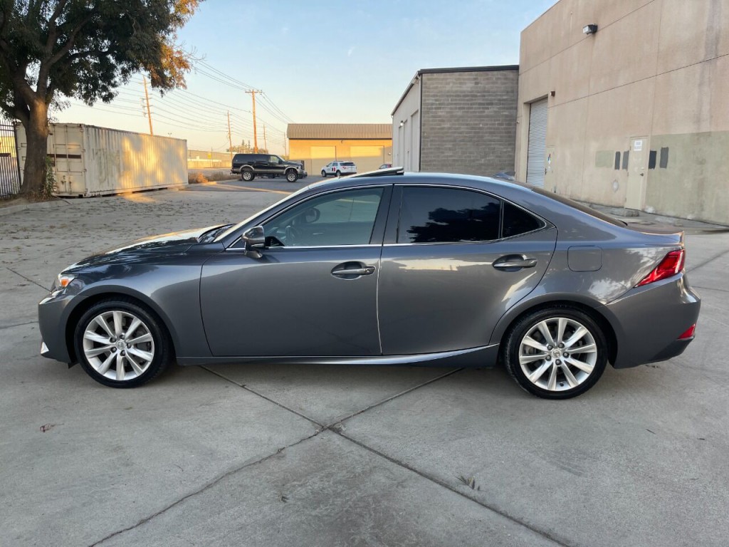 2016 Lexus IS 200t Image 58