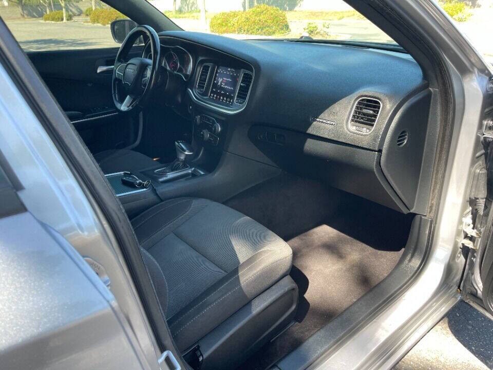 2018 Dodge Charger Image 31