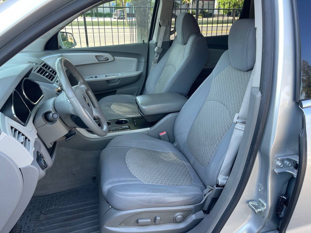 2012 Chevrolet Traverse Image 11