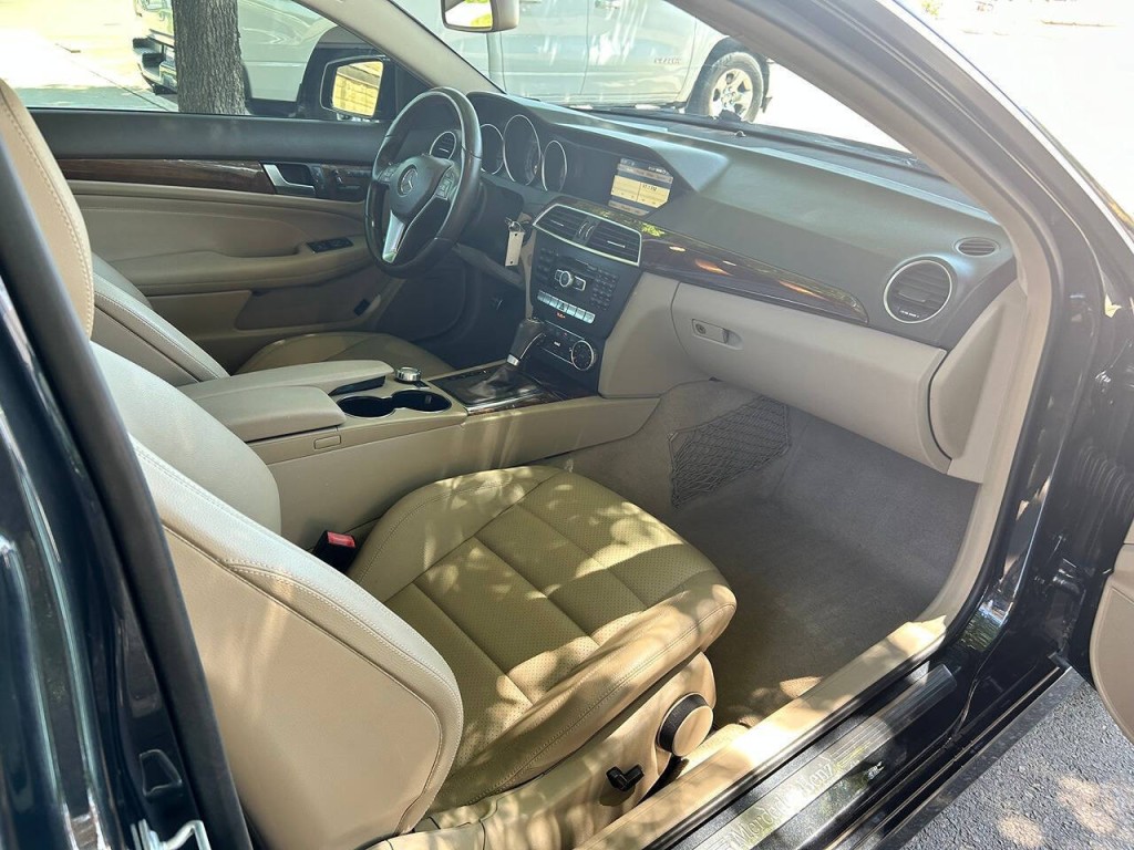 2012 Mercedes-Benz C-Class Image 16