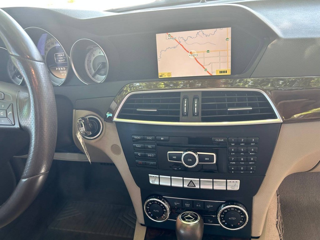 2012 Mercedes-Benz C-Class Image 17