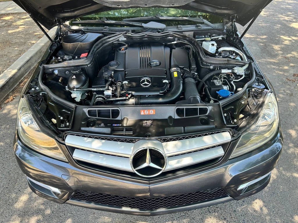 2012 Mercedes-Benz C-Class Image 22