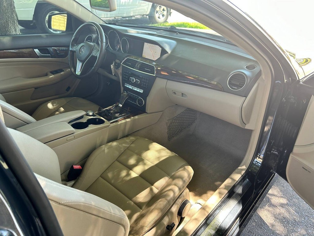 2012 Mercedes-Benz C-Class Image 32