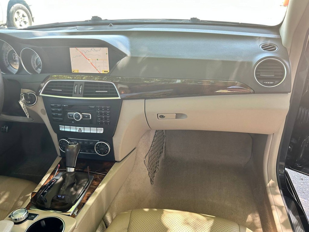 2012 Mercedes-Benz C-Class Image 33