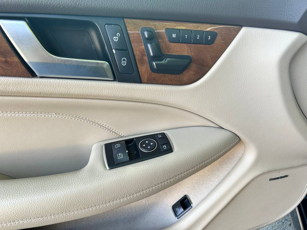 2012 Mercedes-Benz C-Class Image 35