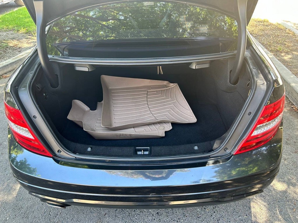 2012 Mercedes-Benz C-Class Image 36