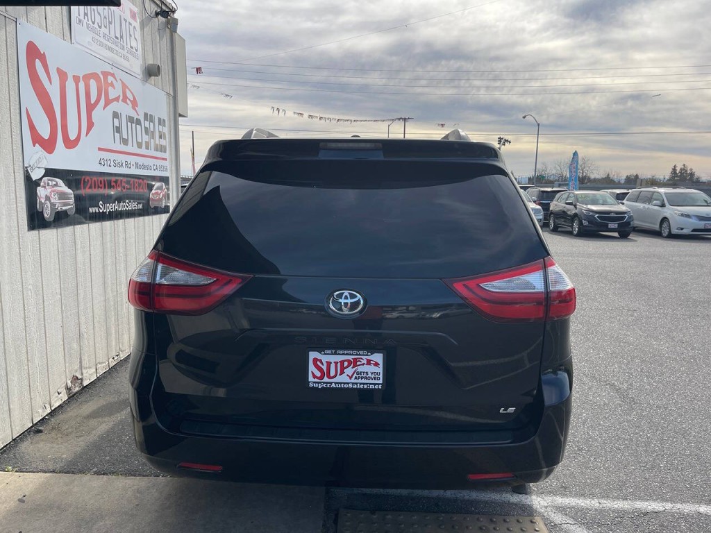 2016 Toyota Sienna Image 4