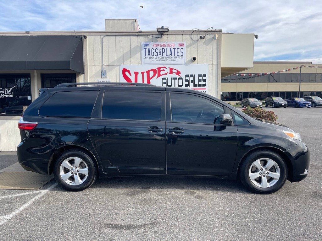 2016 Toyota Sienna Image 7
