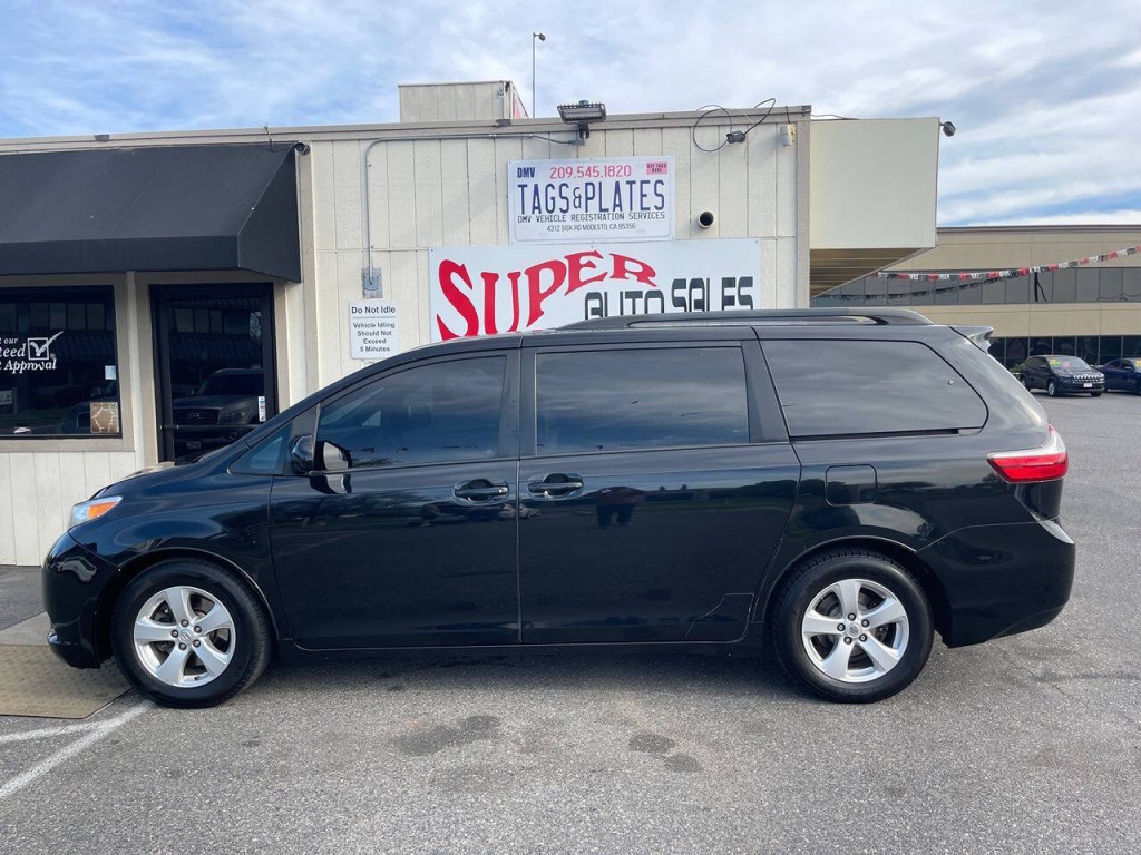 2016 Toyota Sienna Image 8