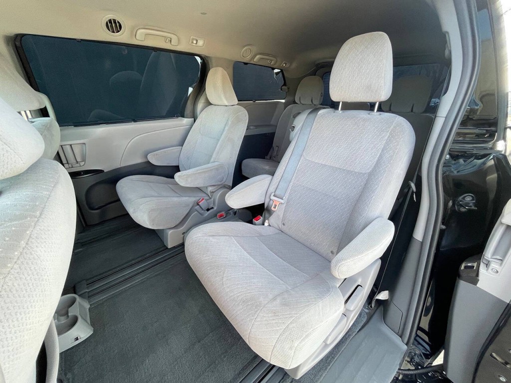 2016 Toyota Sienna Image 15