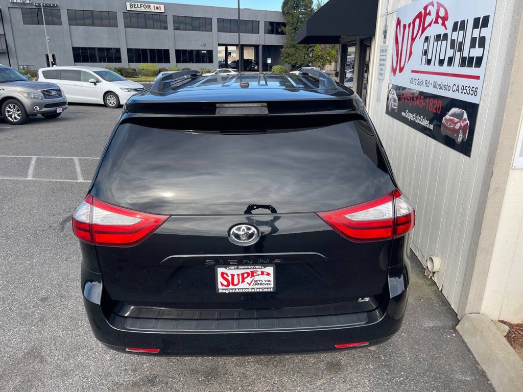 2016 Toyota Sienna Image 25