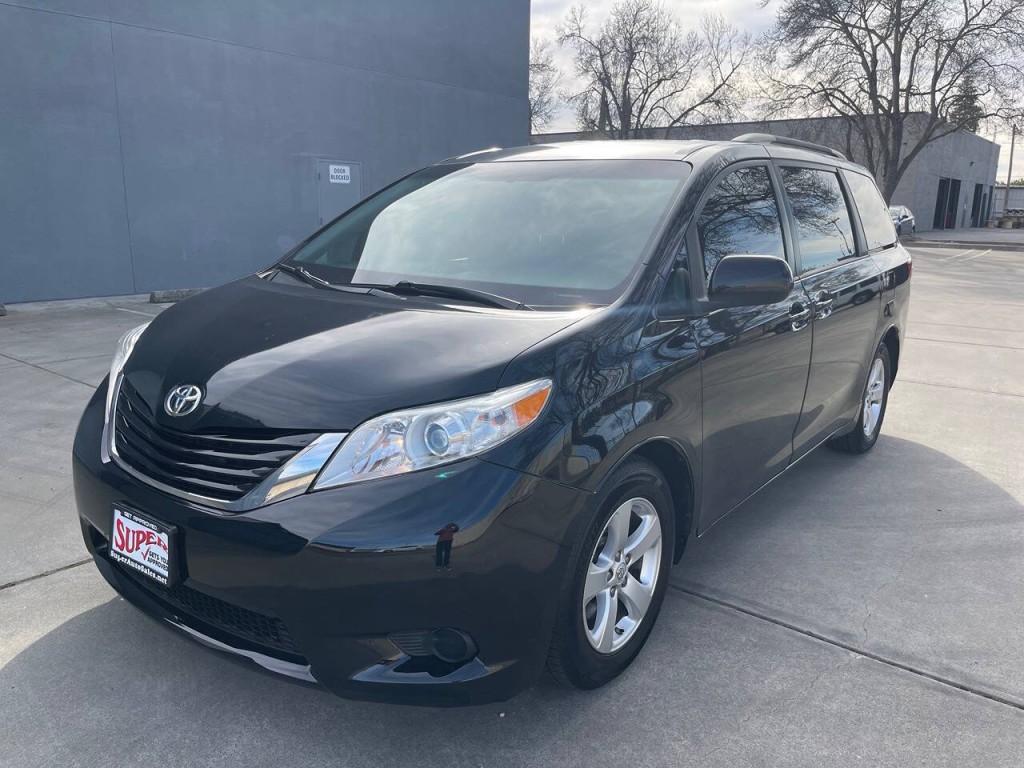 2016 Toyota Sienna Image 45