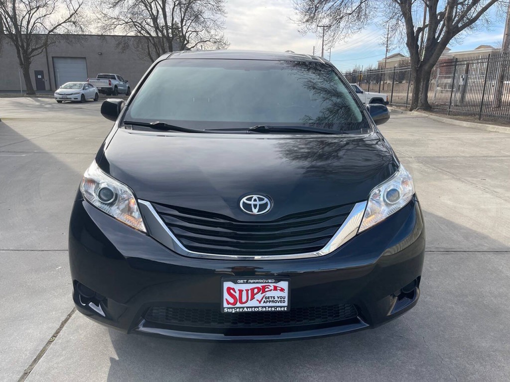 2016 Toyota Sienna Image 46