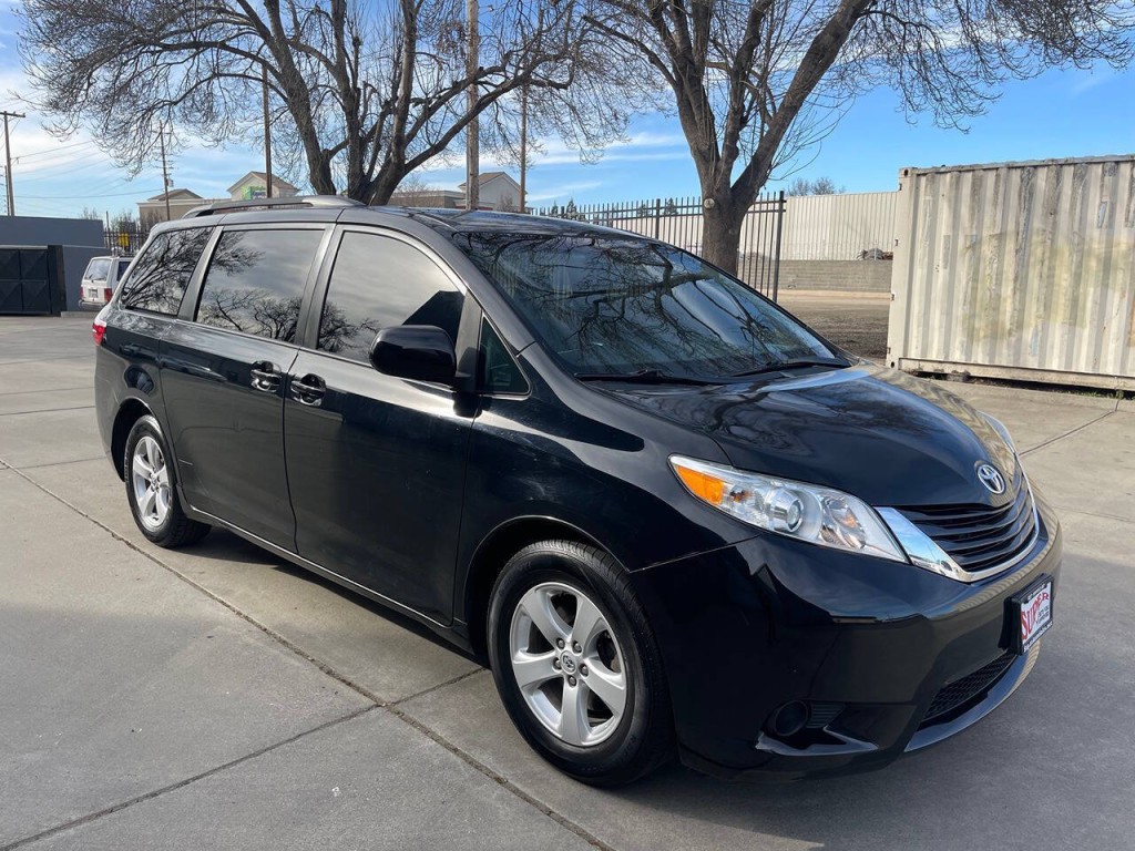 2016 Toyota Sienna Image 47