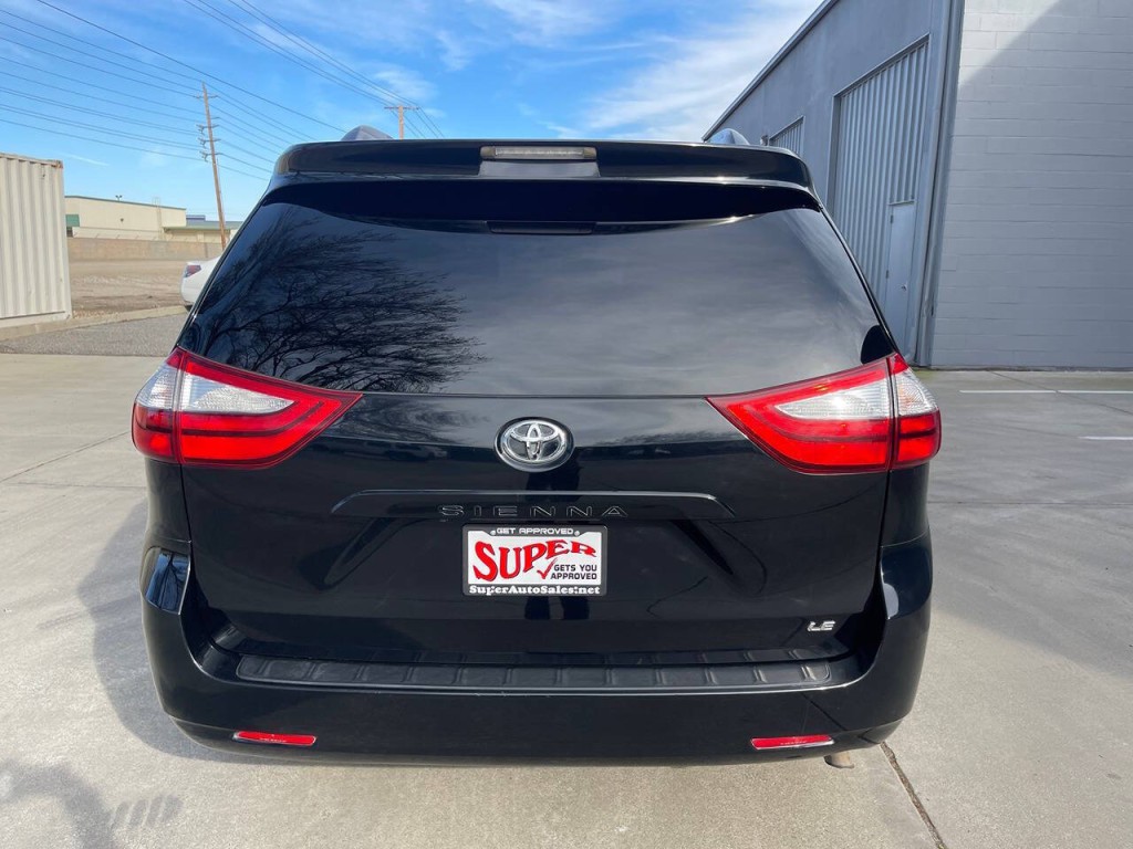 2016 Toyota Sienna Image 50