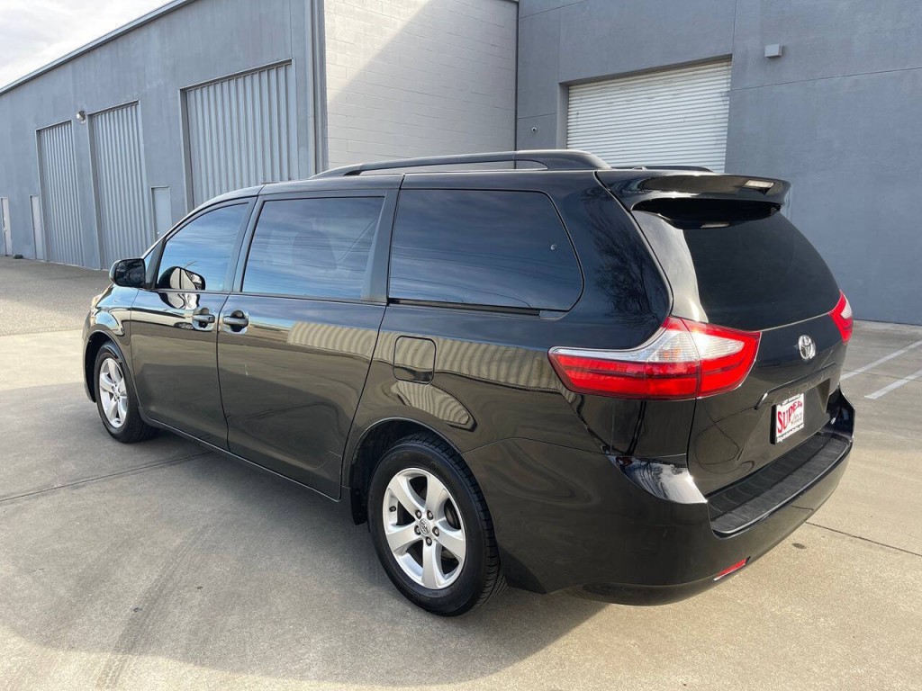 2016 Toyota Sienna Image 51
