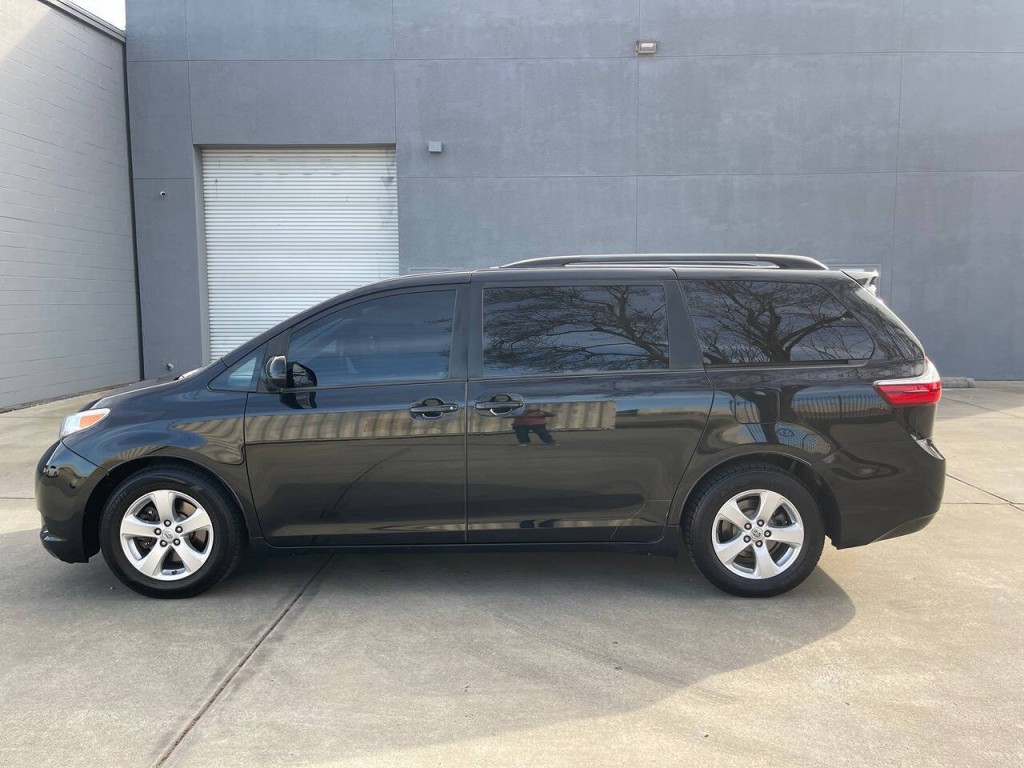 2016 Toyota Sienna Image 52
