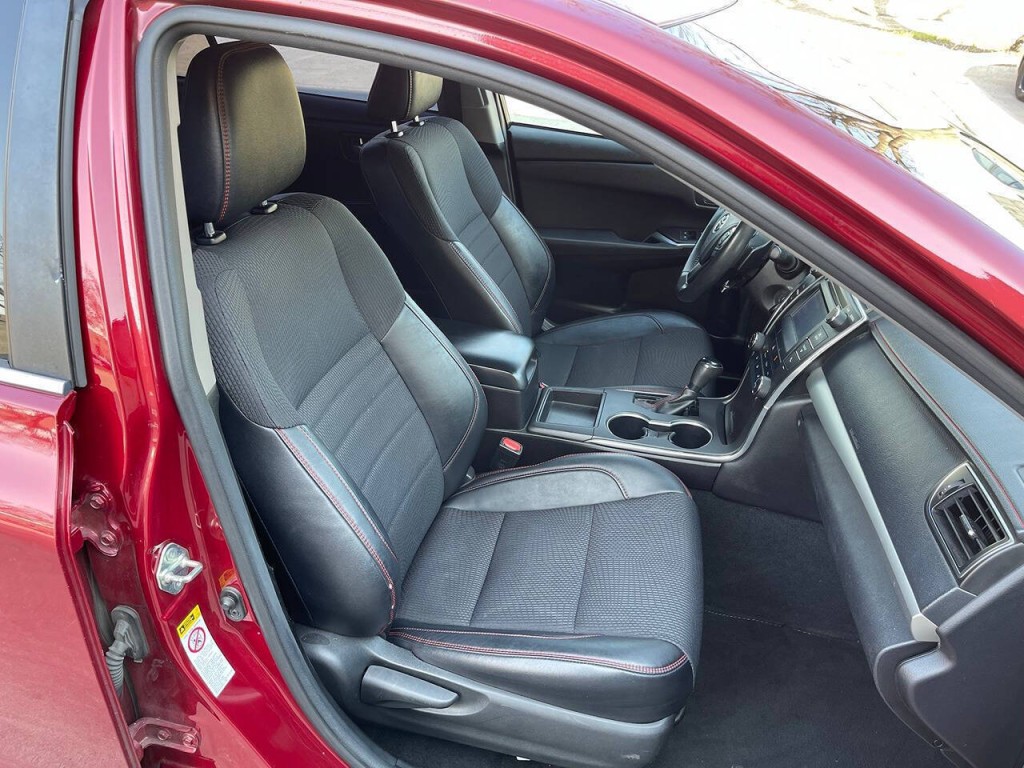 2017 Toyota Camry Image 14