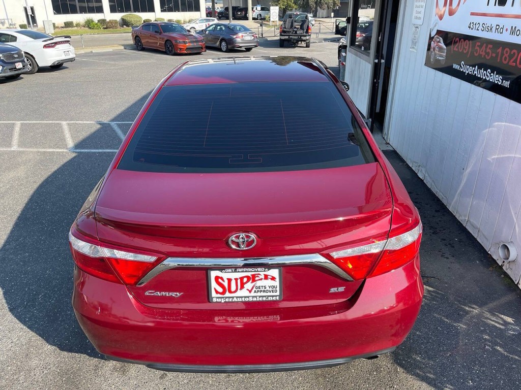 2017 Toyota Camry Image 25