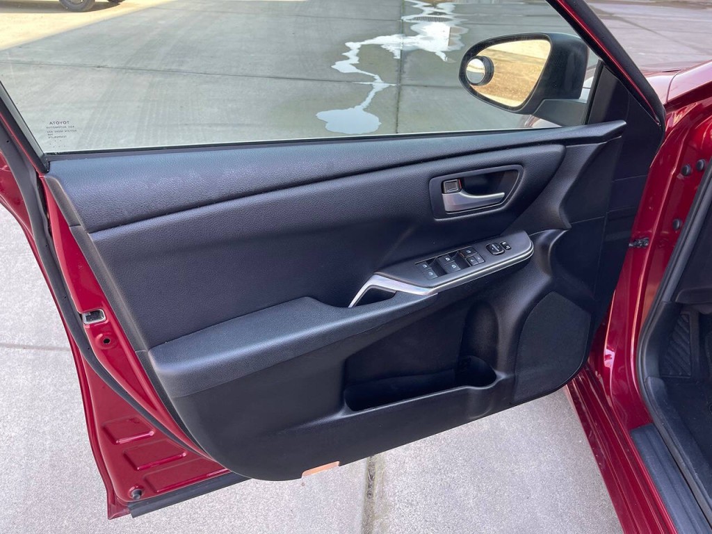 2017 Toyota Camry Image 29