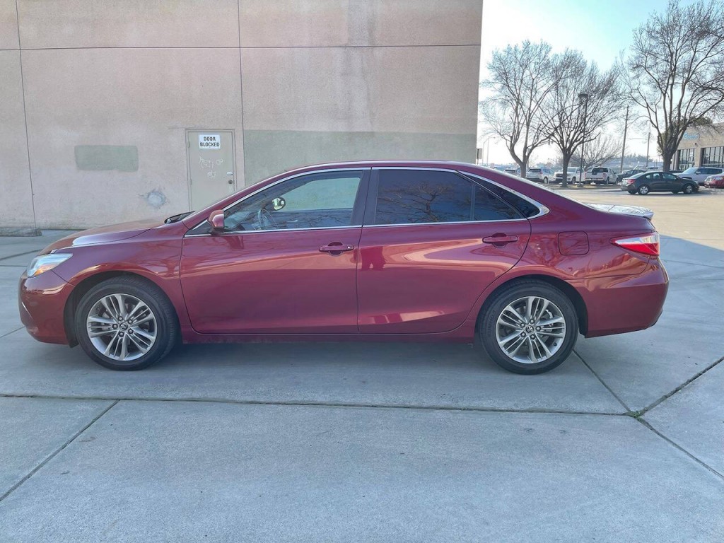 2017 Toyota Camry Image 46